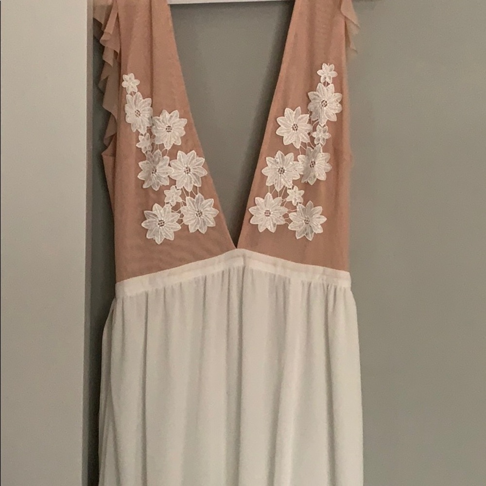 Blush and white Showpo. maxi dress - Picture 4 of 8